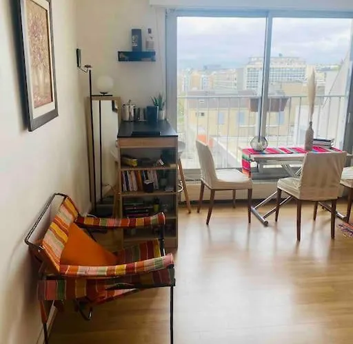 아파트 Homestay Private Only, Spacious In A Lovely Central